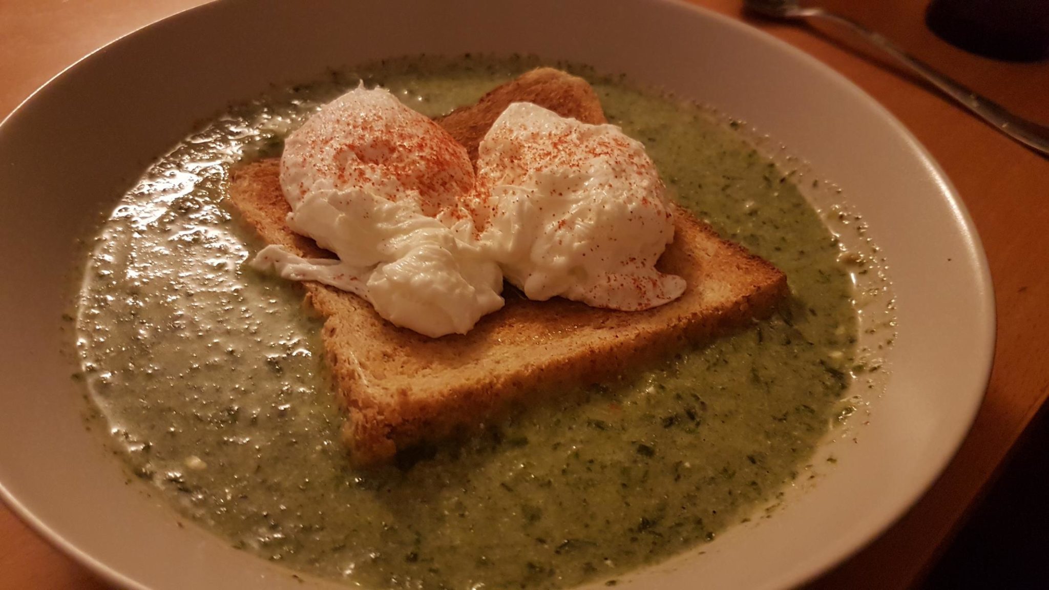 Spinatsuppe mit pochiertem Ei - Katja´s Bücher und Rezepte