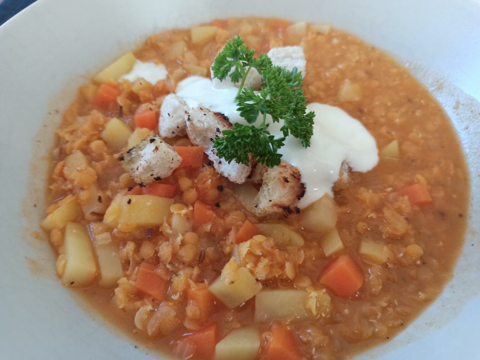 Türkische Rote-Linsen-Suppe mit Fladenbrot-Croutons - Katja´s Bücher ...