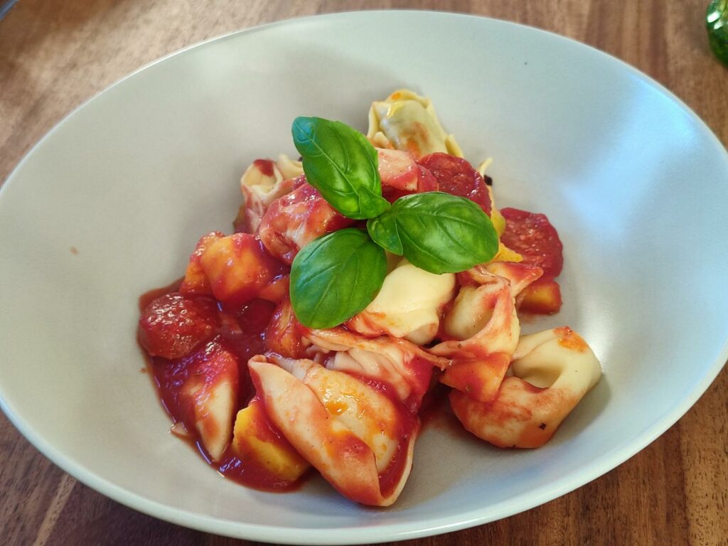 Tortelloni mit Chorizo und Mango vom Blech - Katja´s Bücher und Rezepte